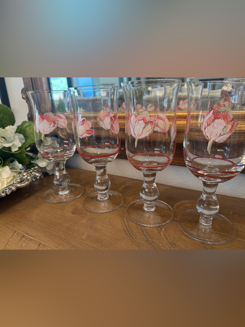 Set of 4 Hand Painted Tulip Floral Stemmed Water Wine Glasses - Picture 3 of 8
